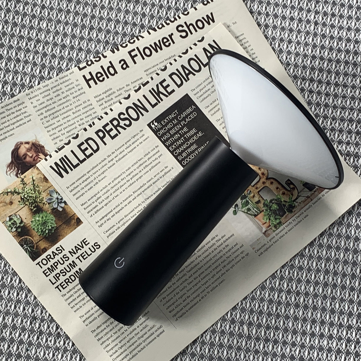 Anglum- Modern LED Desk / Table Lamp